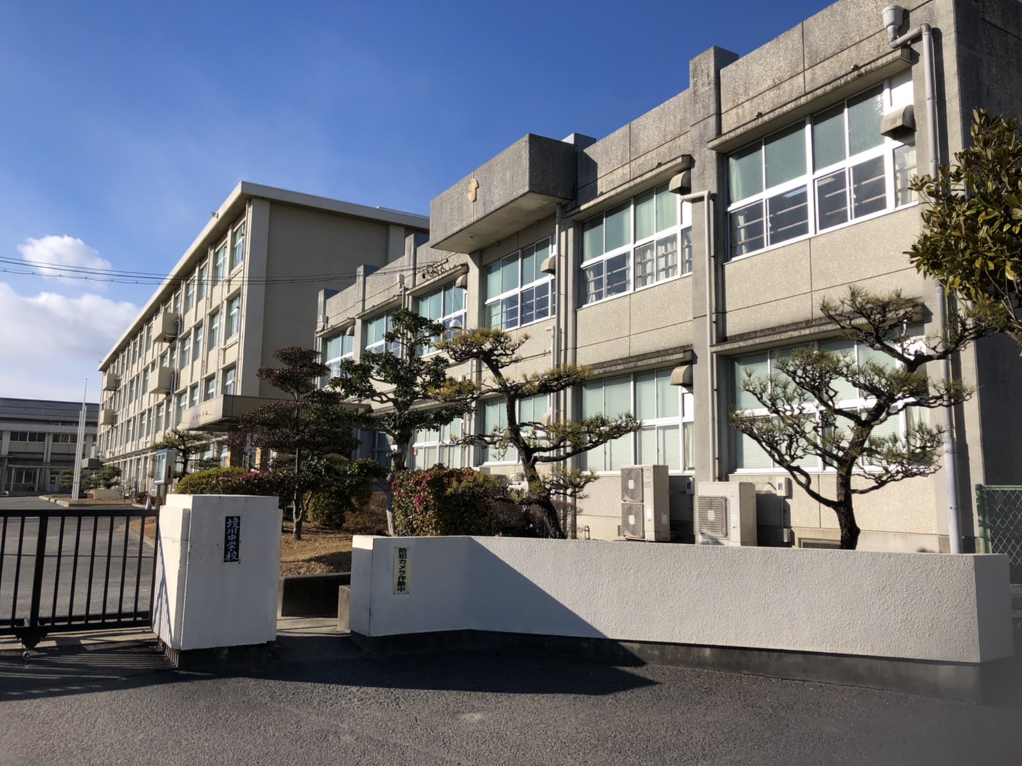 鶉小学校