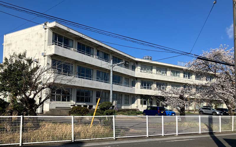 西小学校